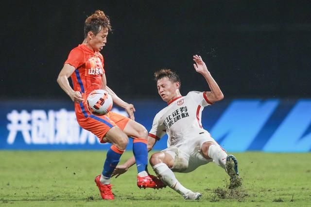 迷月山，爷爷与八位小战神在此过着与世无争的糊口，小战神们都具有不成思议的神力。 这一日，狼妖苍冥残虐村里，却被小战神们差点打伤，苍冥起头与老婆肜姬谋害对于小战神。同时，苍冥的老仇家白漓也盯上了八个小战神，白漓是一只白狐妖，她同心专心想取得小战神身上的神力。 白漓想法将小战神引抵家中，想要暗杀他们，却被小战神识破。而此时苍冥与老婆肜姬假扮成人住进了白府，想要杀戮白漓未果，不外却不测的抓了小战神“宫”。 小战神们中了狼妖匿伏，为了救出本身的兄弟，小战神彦愿意牺牲本身，让白漓功力年夜增，但要求白漓打败狼妖以后放了他的兄弟们。白漓被彦打动，承诺了他的要求 苍冥与老婆逃回狼域搬来援军，一场年夜决战行将起头……